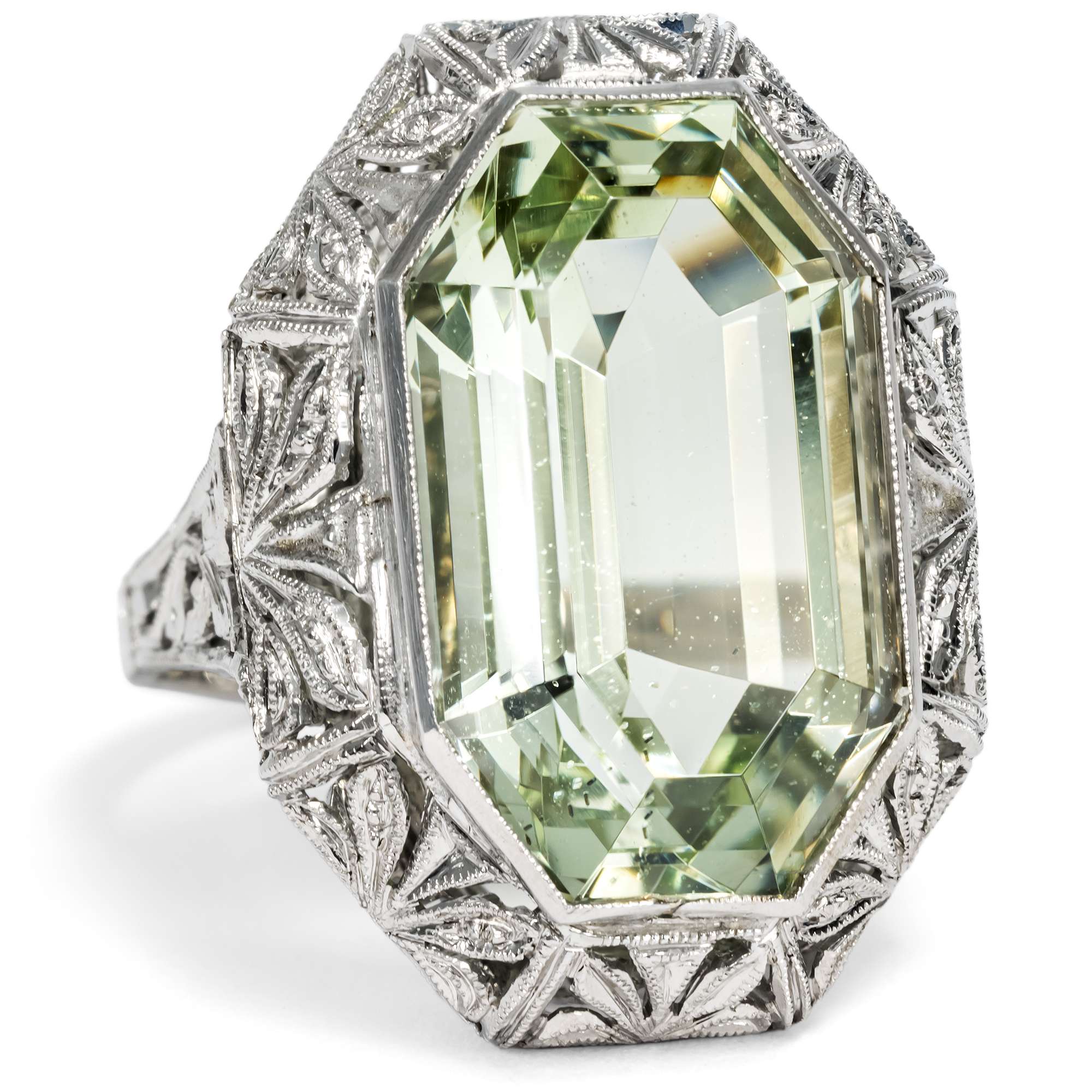 626123-hofer-antikschmuck-Wunderschoener-Ring-mit-Heliodor-in-Platin-um-1920-und-spaeter-In-lichten-Waeldern