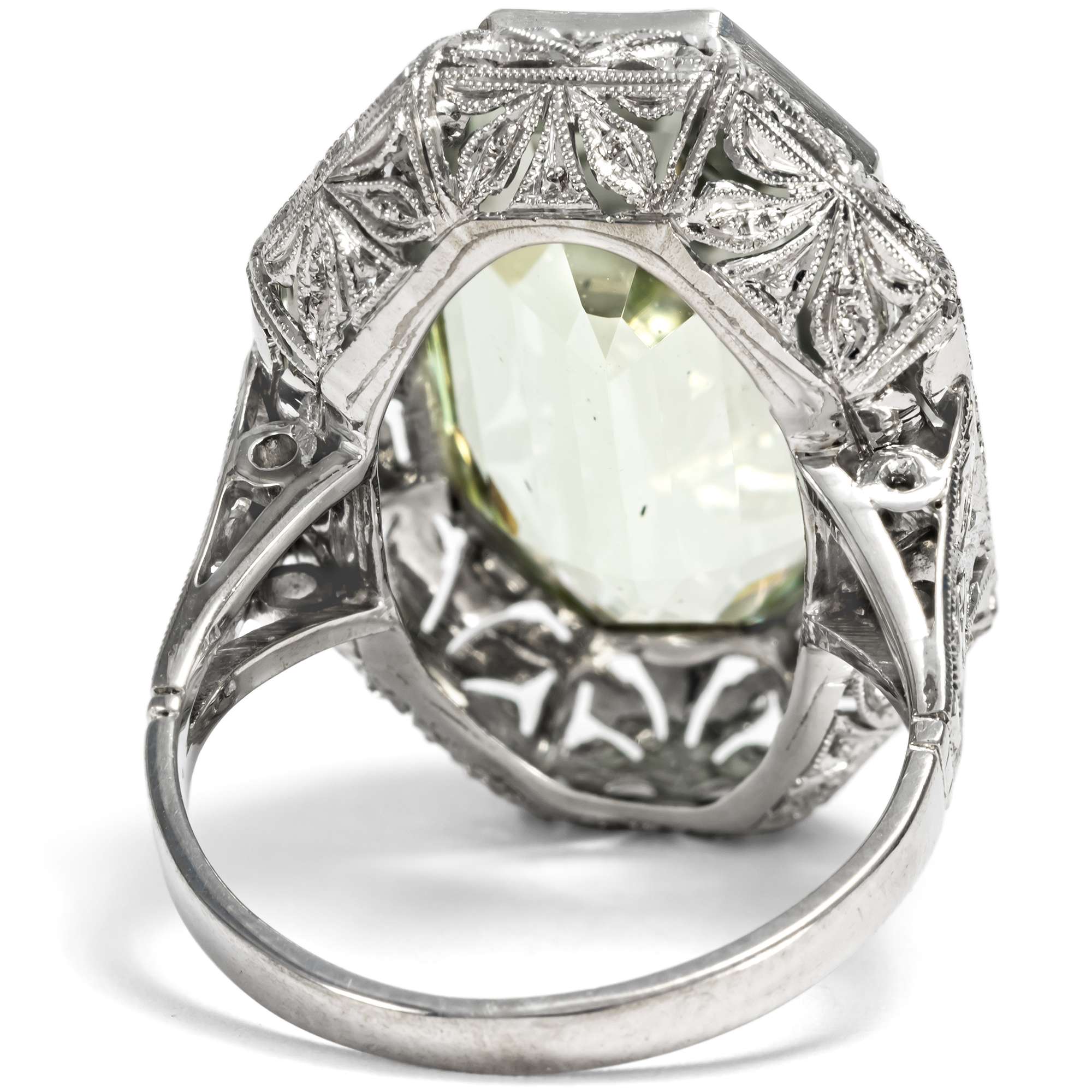 626123-hofer-antikschmuck-Wunderschoener-Ring-mit-Heliodor-in-Platin-um-1920-und-spaeter-In-lichten-Waeldern_2