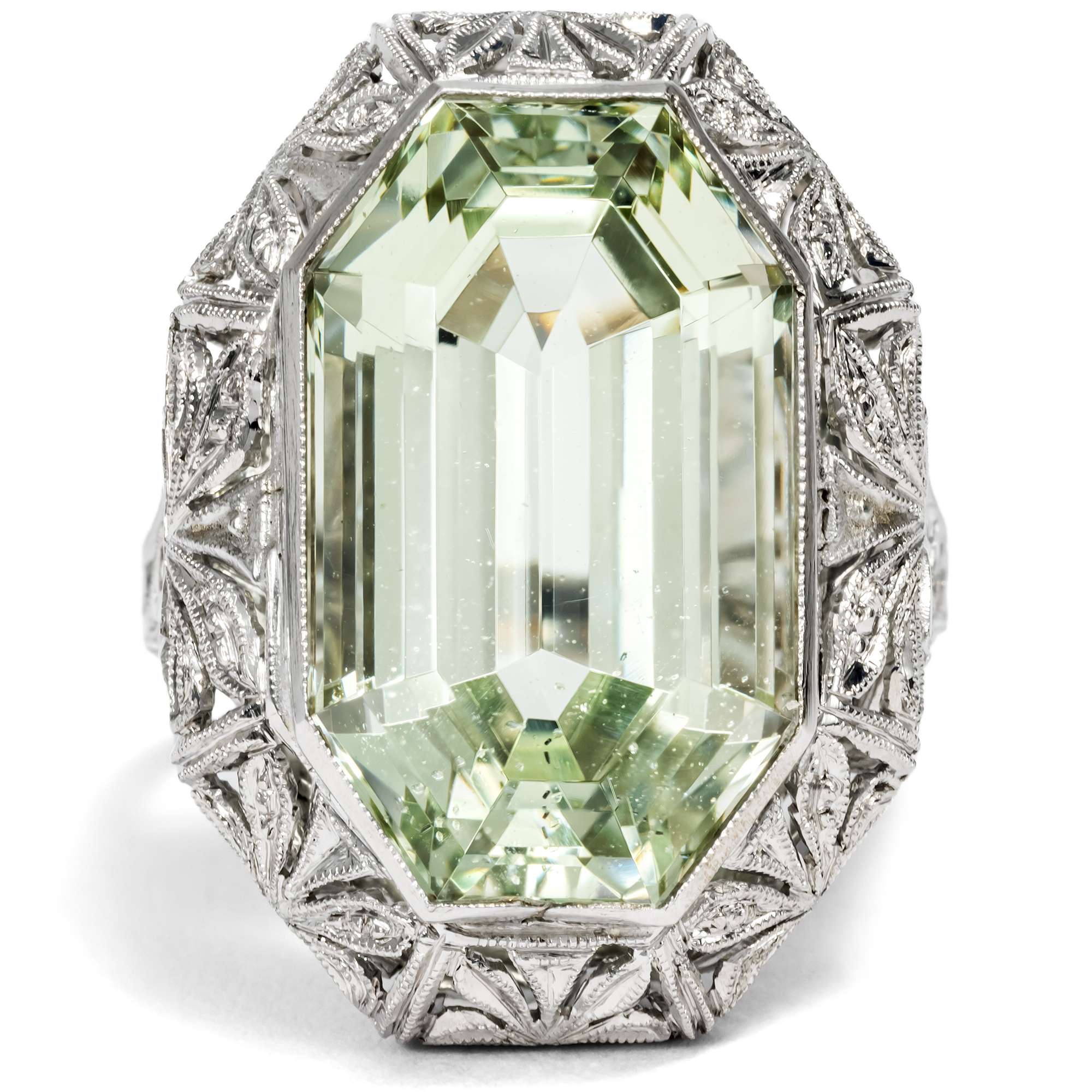 626123-hofer-antikschmuck-Wunderschoener-Ring-mit-Heliodor-in-Platin-um-1920-und-spaeter-In-lichten-Waeldern_4