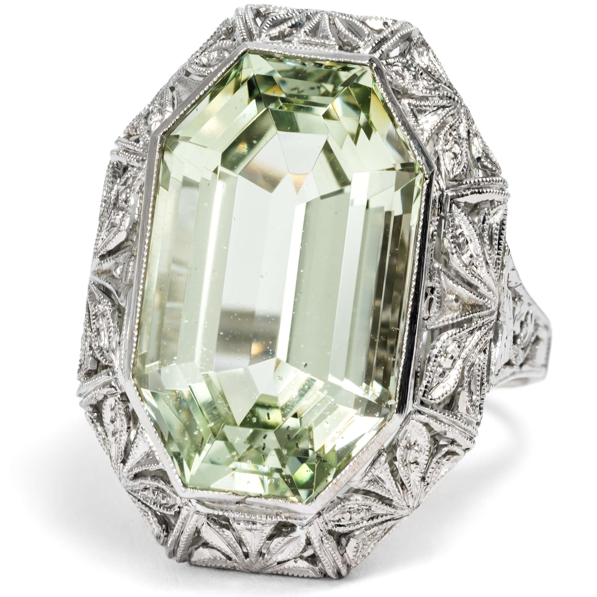 626123-hofer-antikschmuck-Wunderschoener-Ring-mit-Heliodor-in-Platin-um-1920-und-spaeter-In-lichten-Waeldern_6