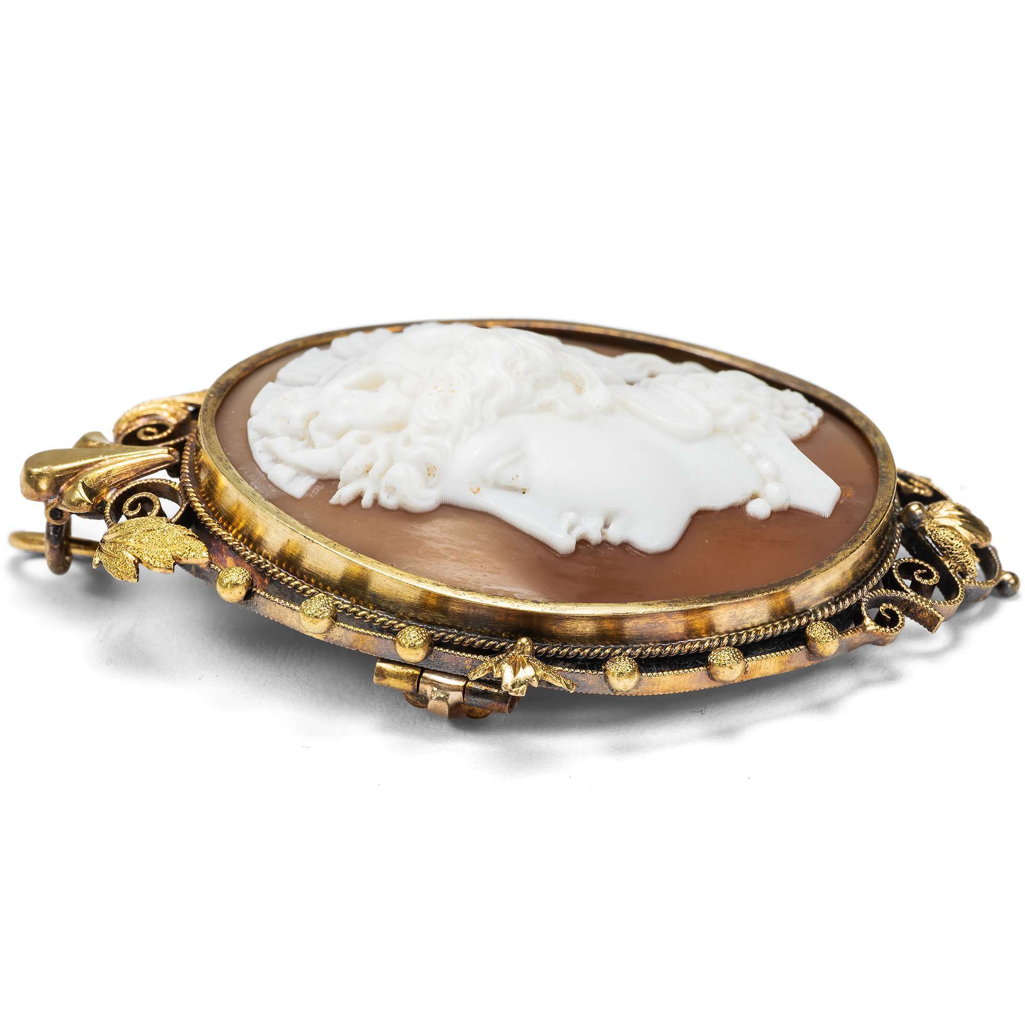 626183-hofer-antikschmuck-Detailreicher-antiker-Brosch-Anhaenger-mit-Muschelkamee-der-Athene-in-Goldfassung-um-1880-Kopfgeburt_1