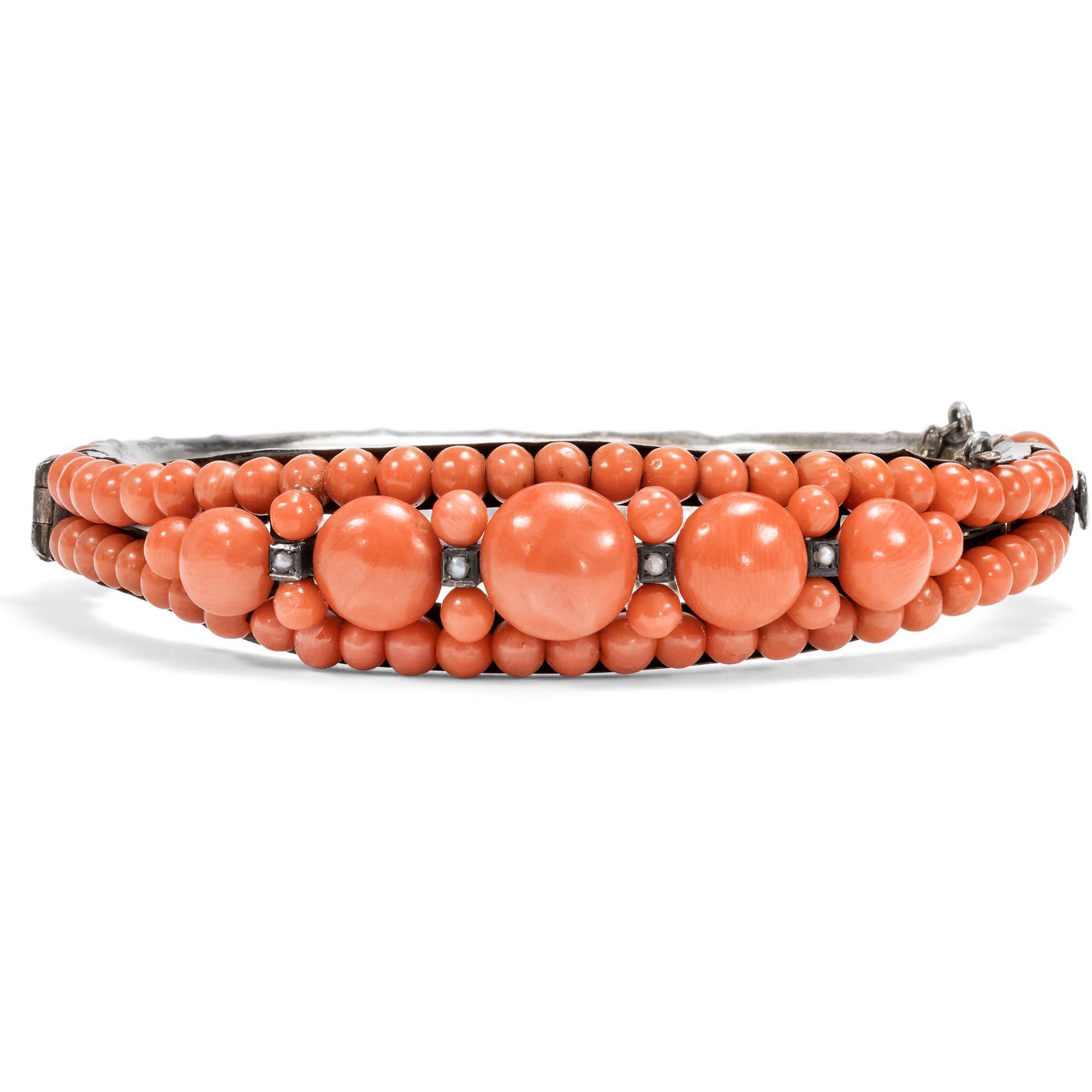 626199-hofer-antikschmuck-Antiker-Armreif-aus-lachsfarbenen-Mittelmeerkorallen-in-Silber-um-1890-Urlaubsreif_1