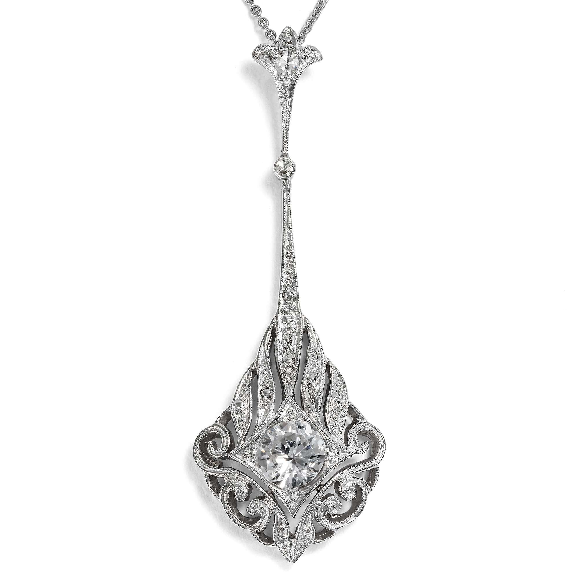 626236-hofer-antikschmuck-Eleganter-Anhaenger-mit-Diamanten-im-Stil-des-Art-Deco-aus-unserer-Werkstatt-Sterne-ueber-dem-Kurfuerstendamm