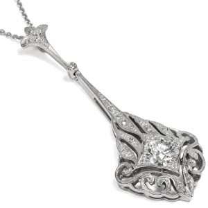 626236-hofer-antikschmuck-Eleganter-Anhaenger-mit-Diamanten-im-Stil-des-Art-Deco-aus-unserer-Werkstatt-Sterne-ueber-dem-Kurfuerstendamm_1