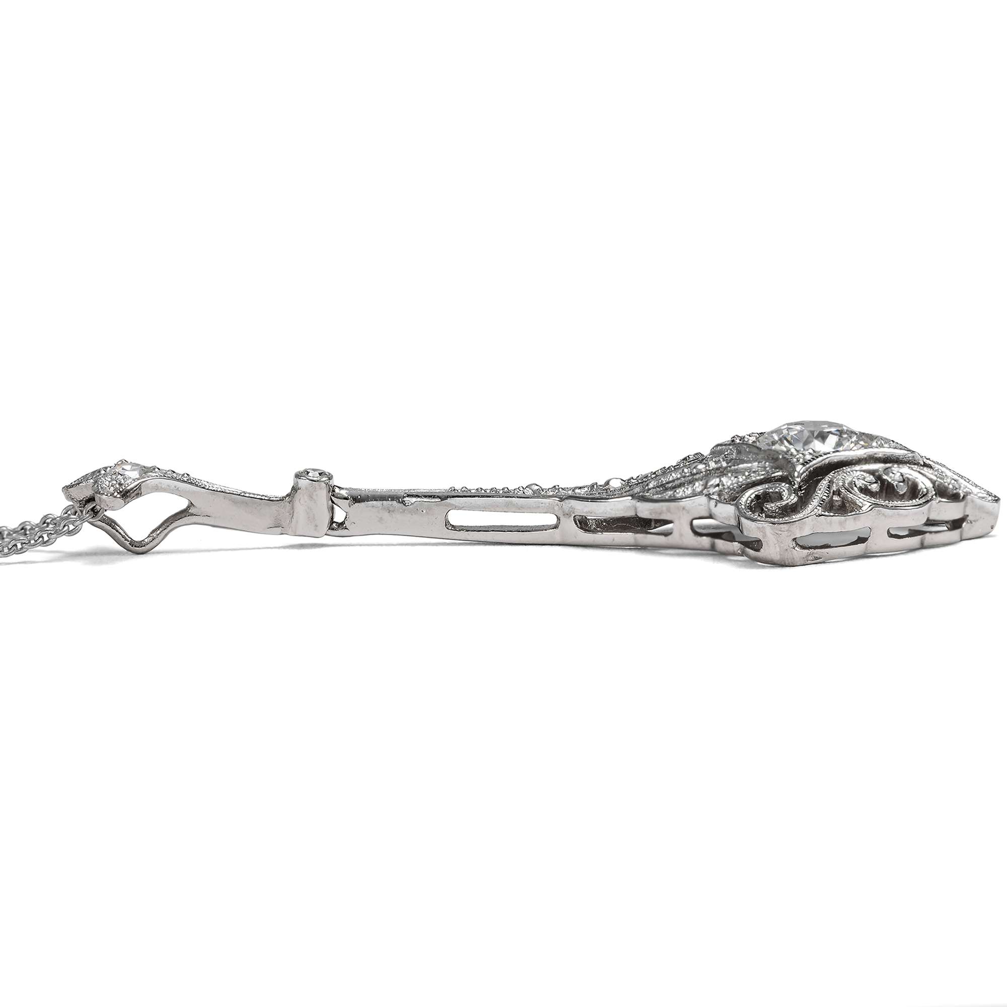 626236-hofer-antikschmuck-Eleganter-Anhaenger-mit-Diamanten-im-Stil-des-Art-Deco-aus-unserer-Werkstatt-Sterne-ueber-dem-Kurfuerstendamm_2