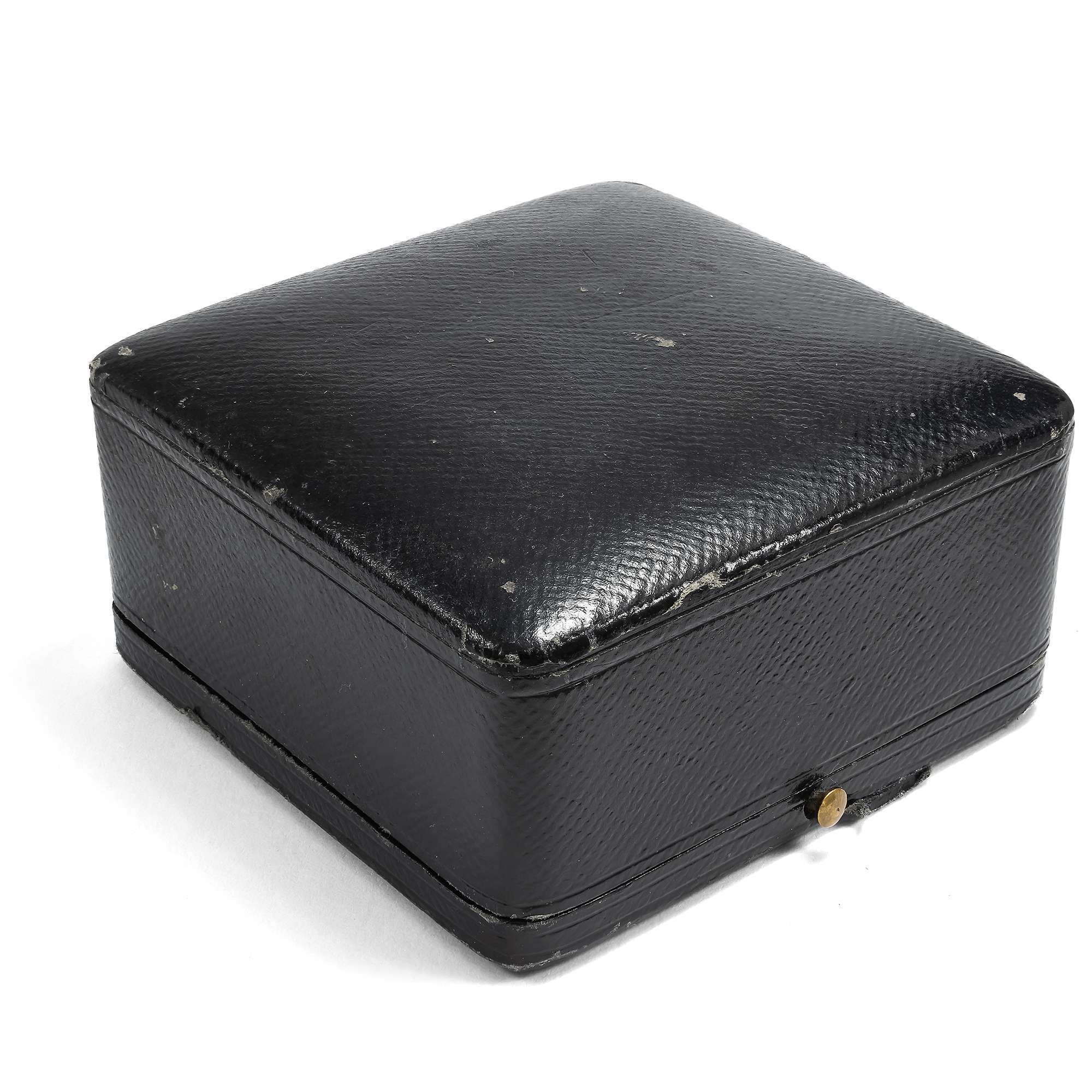 626358-hofer-antikschmuck-Prachtvoller-Armreif-mit-DIamanten-und-blauem-Email-in-Gold-um-1940-Blaue-Erinnerung_5