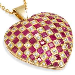 626362-hofer-antikschmuck-Grosser-vintage-Anhaenger-in-Herzform-mit-Rubinen-und-Brillanten-um-1985-Damengambit_3