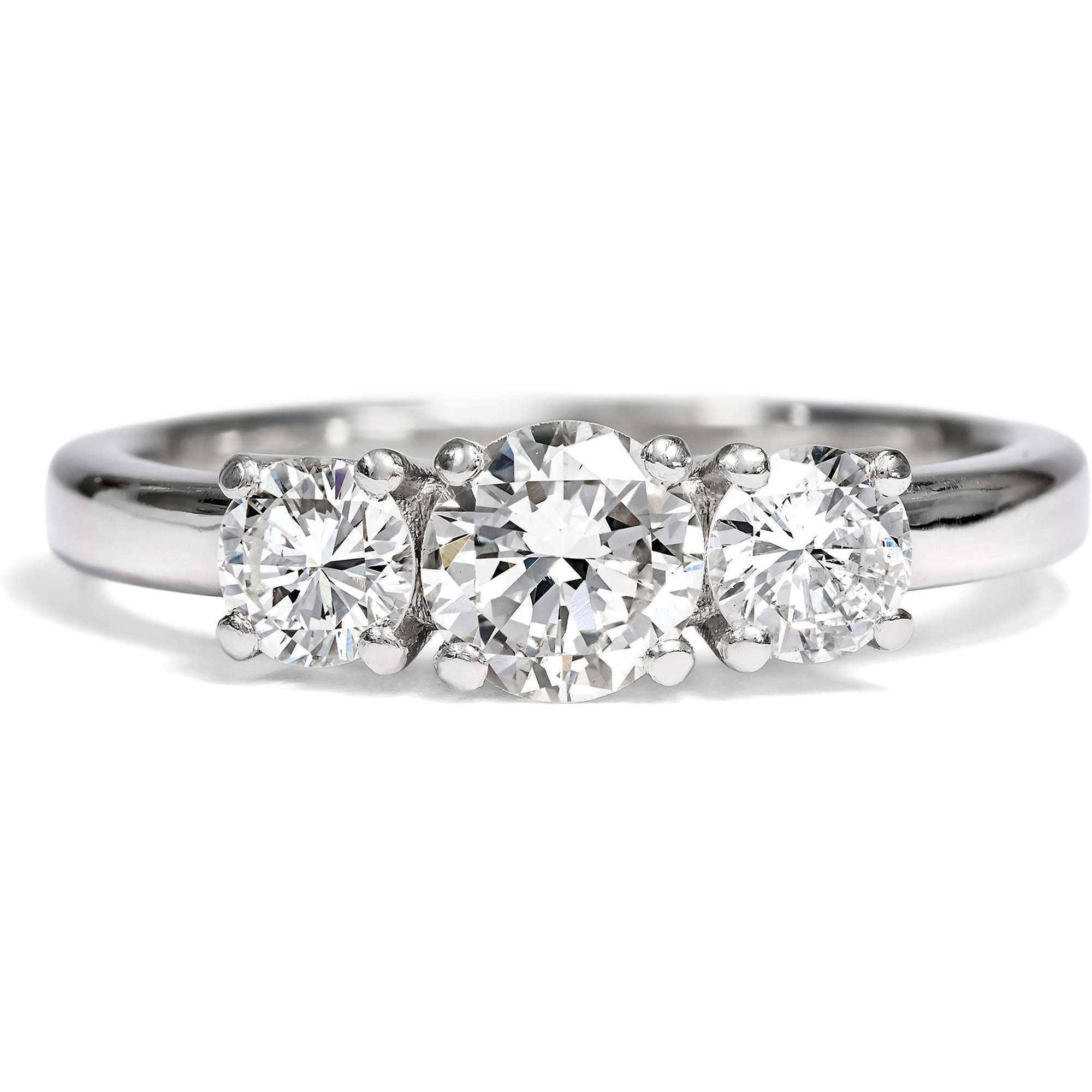 626456-hofer-antikschmuck-Ungetragener-Trilogie-Ring-mit-0-91-ct-vintage-Brillanten-in-Platin-aus-unserer-Werkstatt-Weitergabe-des-Feuers_1
