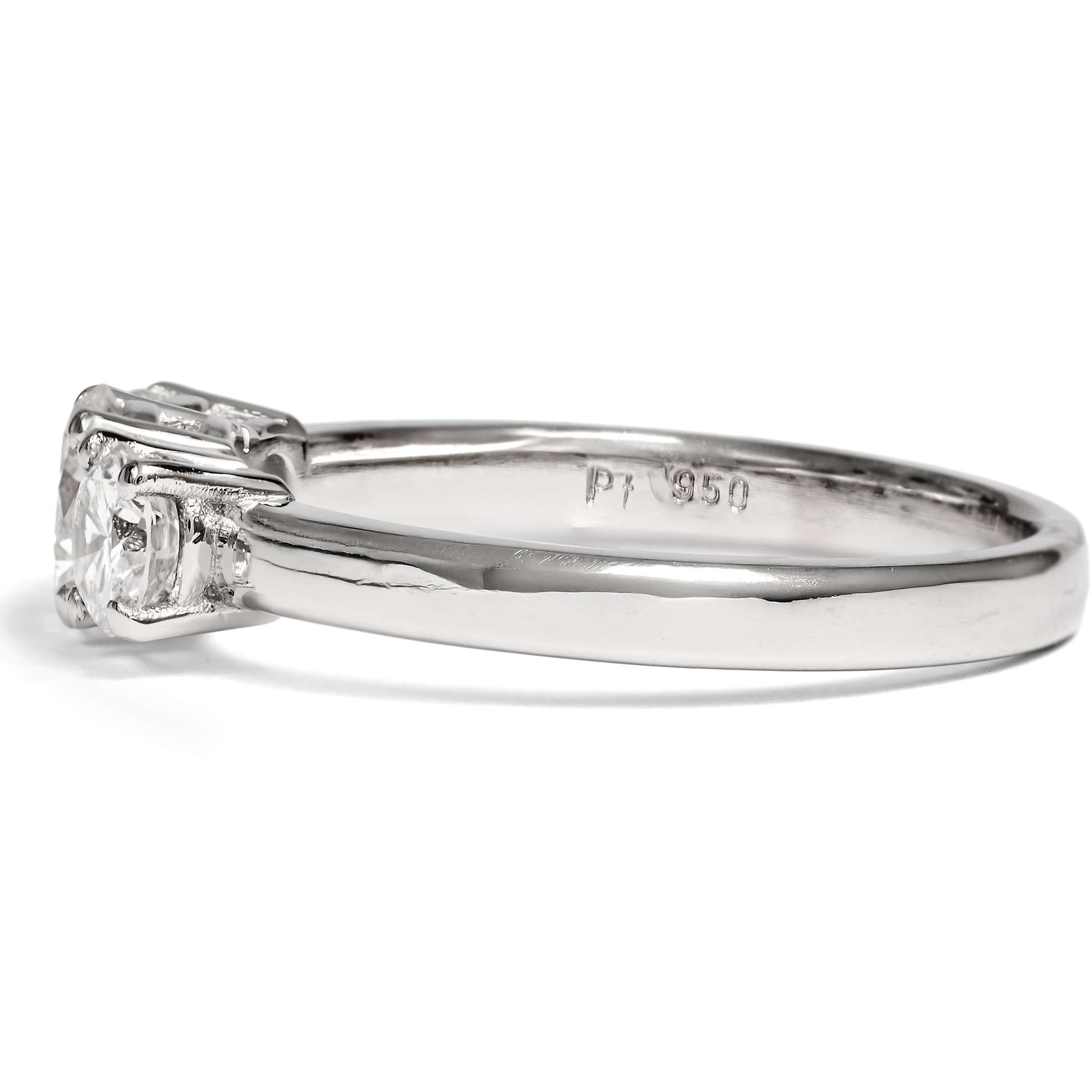 626456-hofer-antikschmuck-Ungetragener-Trilogie-Ring-mit-0-91-ct-vintage-Brillanten-in-Platin-aus-unserer-Werkstatt-Weitergabe-des-Feuers_3