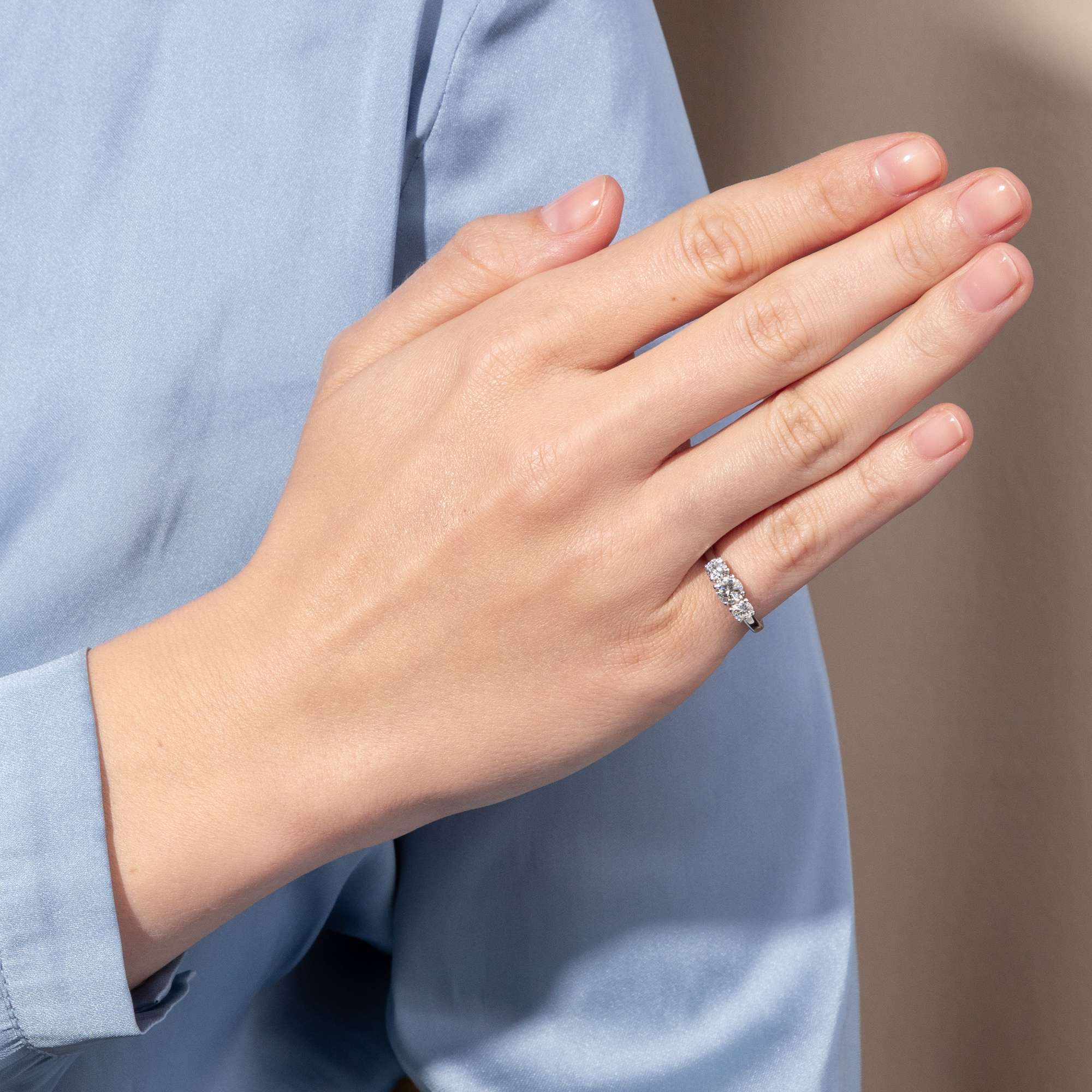 626456-hofer-antikschmuck-Ungetragener-Trilogie-Ring-mit-0-91-ct-vintage-Brillanten-in-Platin-aus-unserer-Werkstatt-Weitergabe-des-Feuers_7