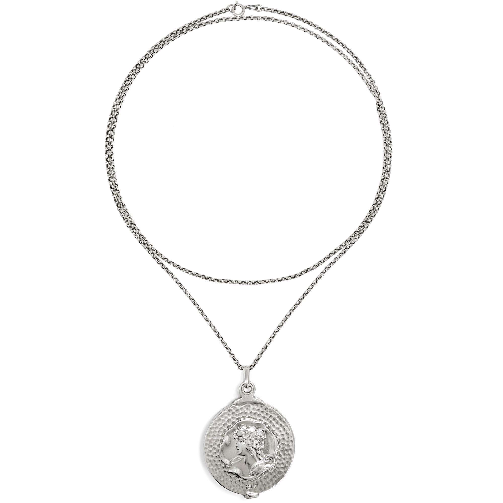 626673-hofer-antikschmuck-Antikes-Medaillon-des-Jugendstil-aus-Silber-England-datiert-1900_1