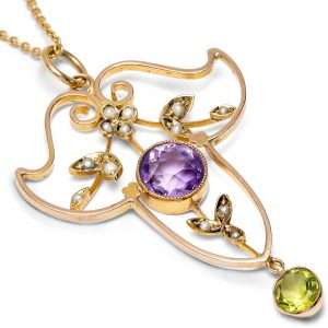 626723-hofer-antikschmuck-Antiker-Suffragetten-Anhaenger-aus-Gold-mit-Amethyst-und-Peridot-England-1910-Taten-statt-Worte_4