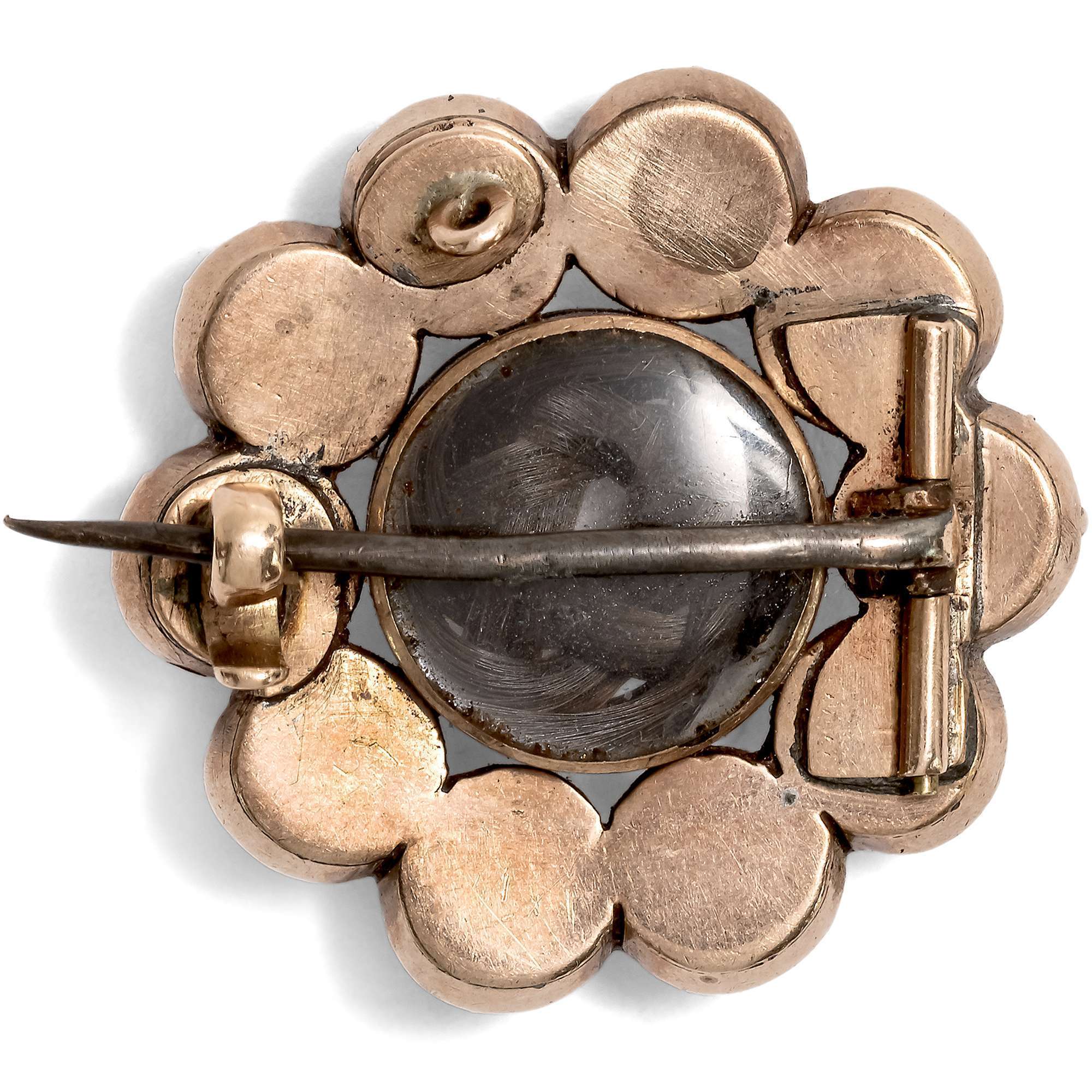 626725-hofer-antikschmuck-Antike-Brosche-mit-Haarlocke-und-foliierten-Granaten-um-1820-Das-kostbarste-Juwel_3