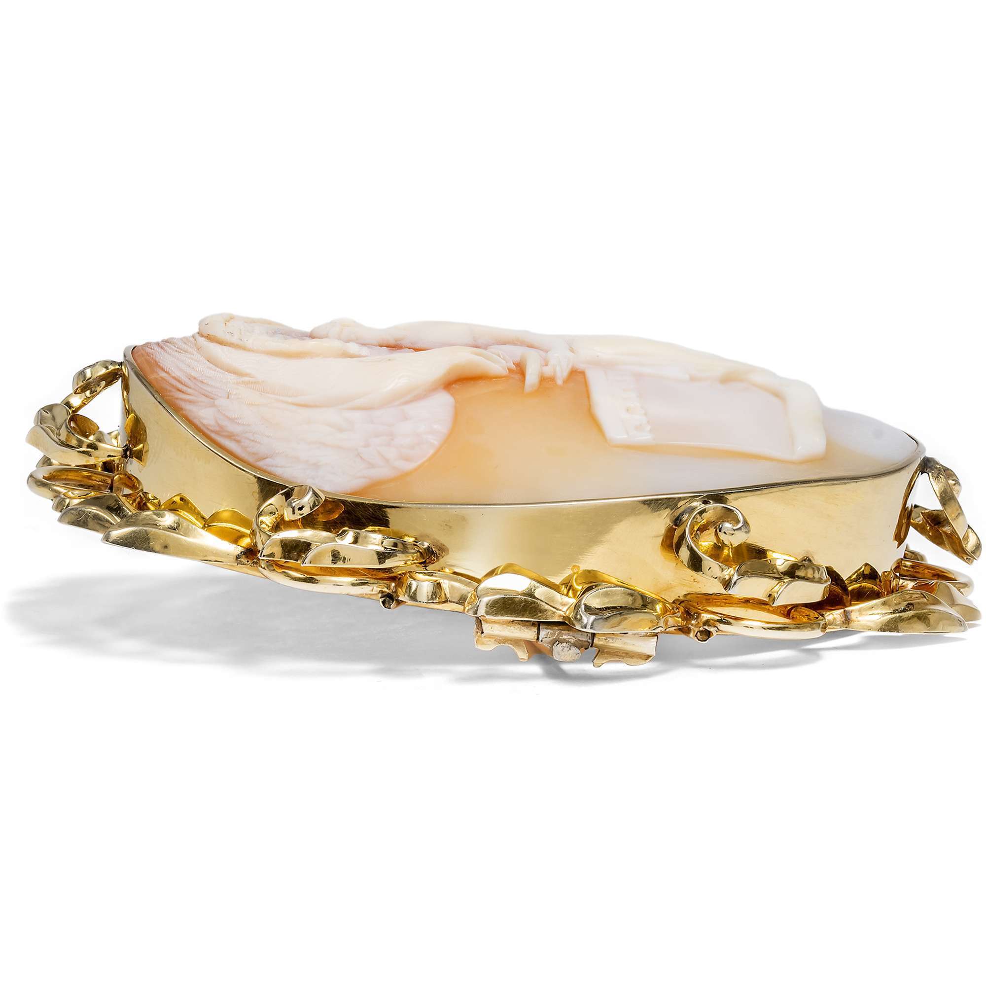 626852-hofer-antikschmuck-Grosse-Muschel-Kamee-mit-Darstellung-der-Hebe-in-Gold-England-und-Italien-um-1850-Auf-dem-Olymp