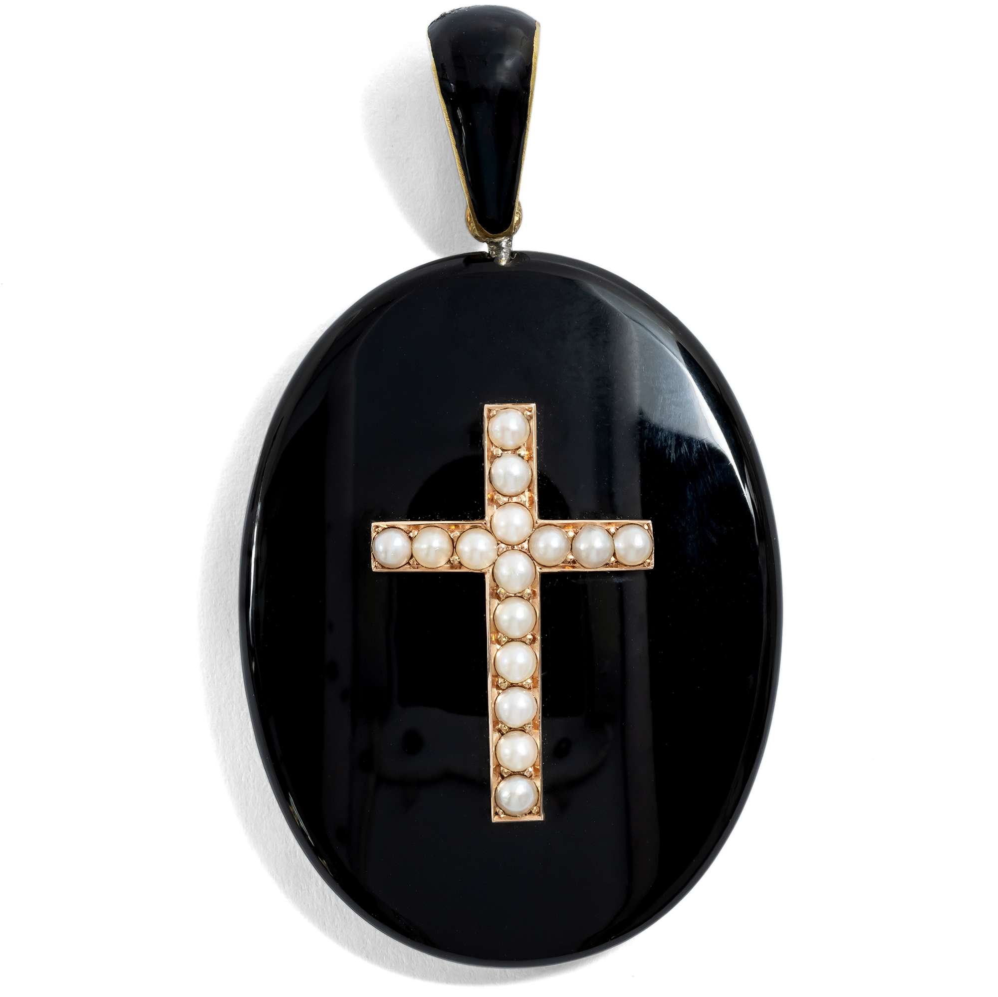 626859-hofer-antikschmuck-Grosses-Trauer-Medaillon-aus-Onyx-Gold-und-Perlen-um-1880-In-sich-rem-Glauben