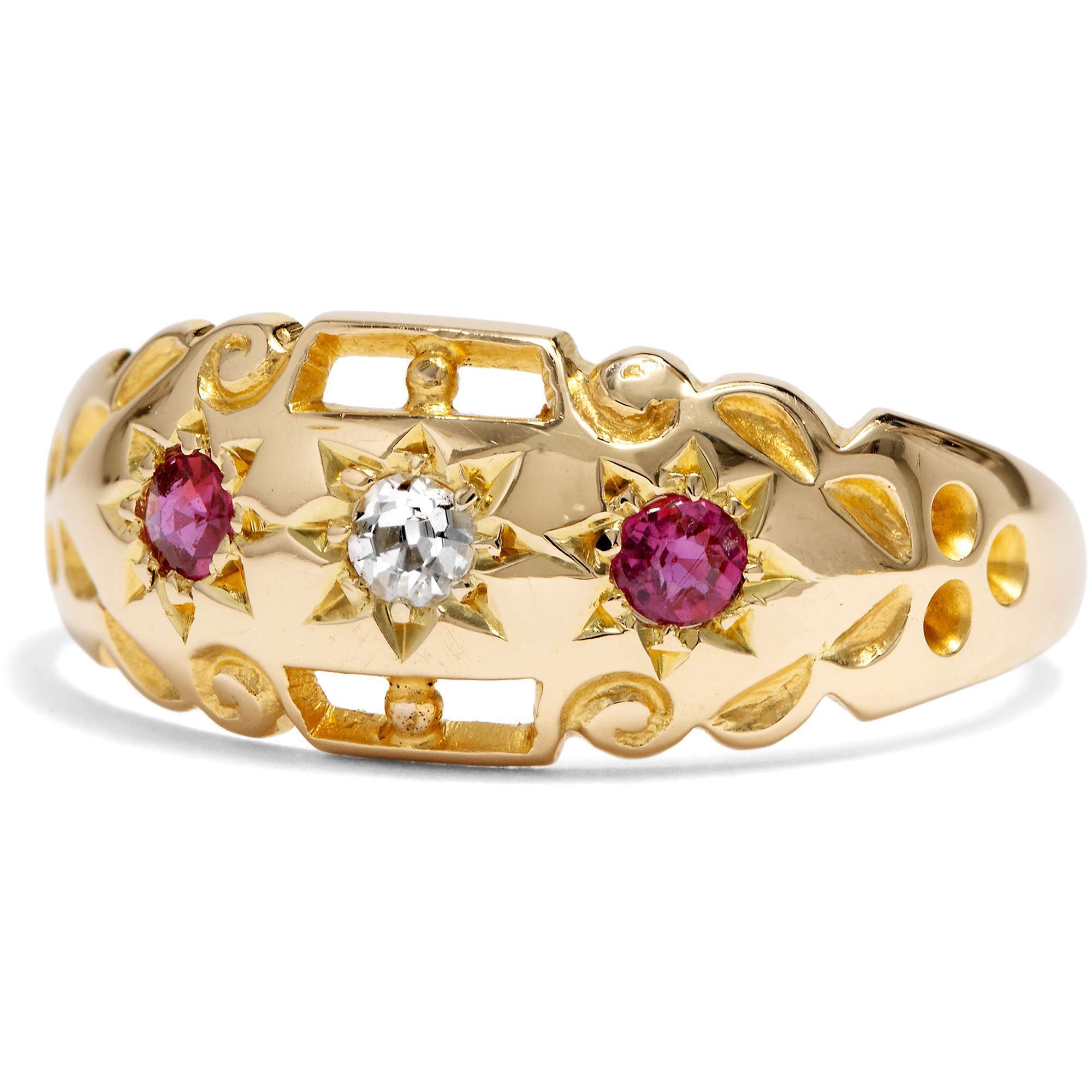 626980-hofer-antikschmuck-Antiker-englischer-Goldring-mit-Rubinen-und-Diamant-im-Altschliff-Chester-1911-Where-Rubies-Grow_3