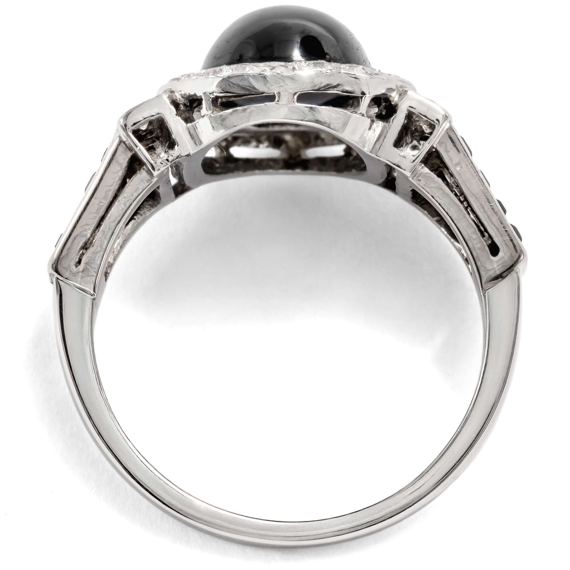 627002-hofer-antikschmuck-Antiker-Ring-mit-Saphir-und-Diamanten-in-Platin-und-Weissgold-um-1930-Saphir-trifft-Sternenstaub_1