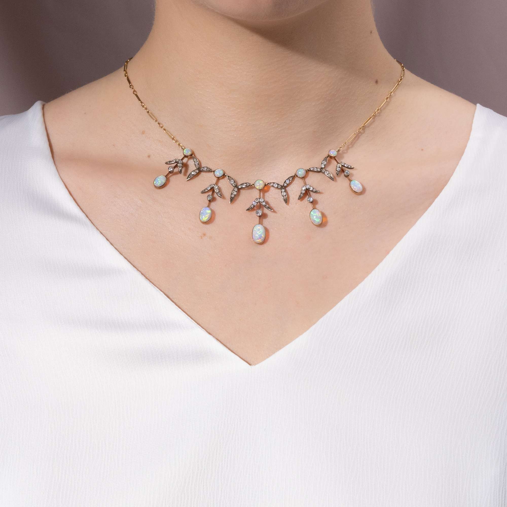 627037-hofer-antikschmuck-Hochwertiges-antikes-Collier-mit-Opalen-und-Diamanten-Grossbritannien-um-1900-Lady-of-the-Mist_7