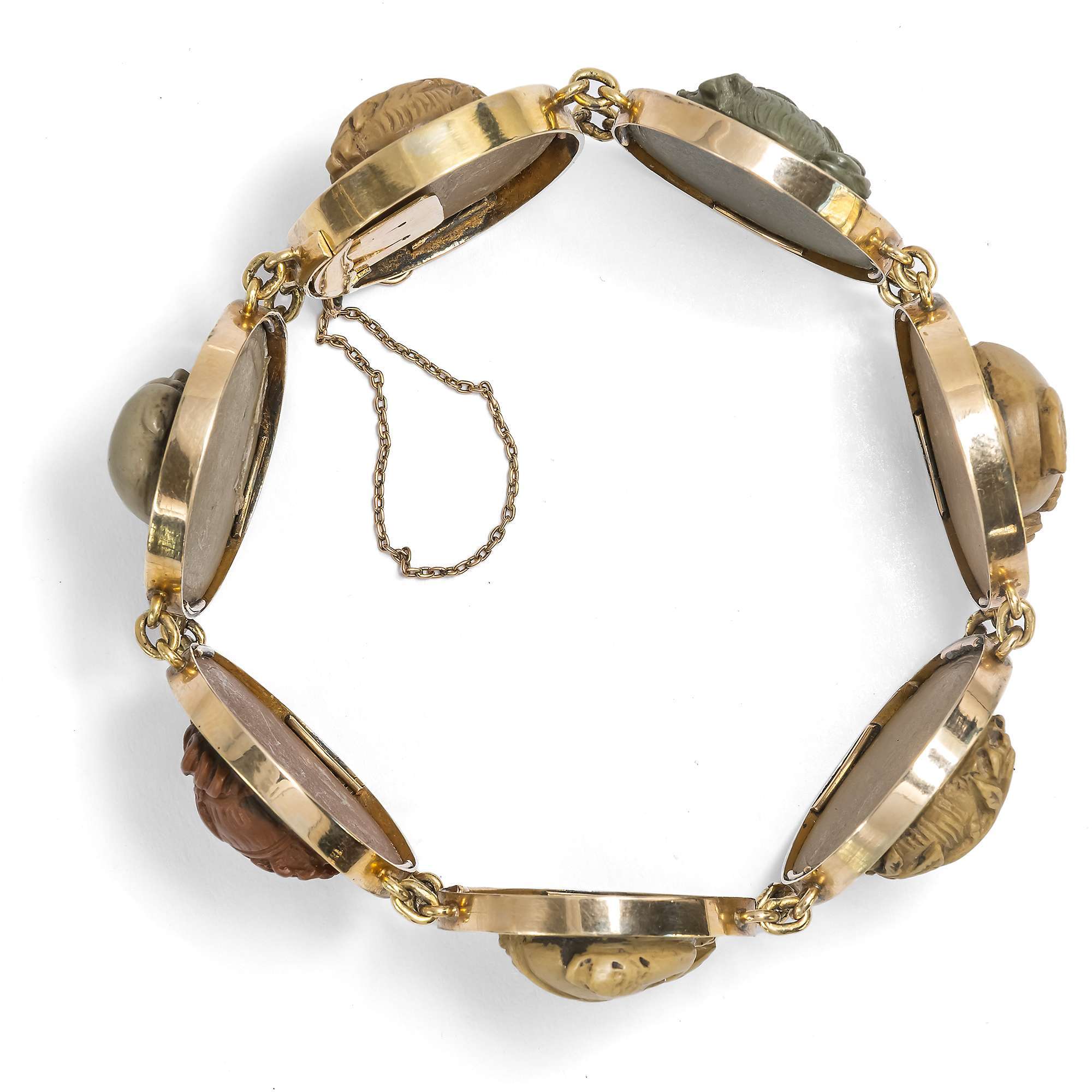 627093-hofer-antikschmuck-Prachtvolles-antikes-Armband-mit-Kameen-aus-Vesuv-Lava-Neapel-um-1860-Ein-Goetterreigen_5