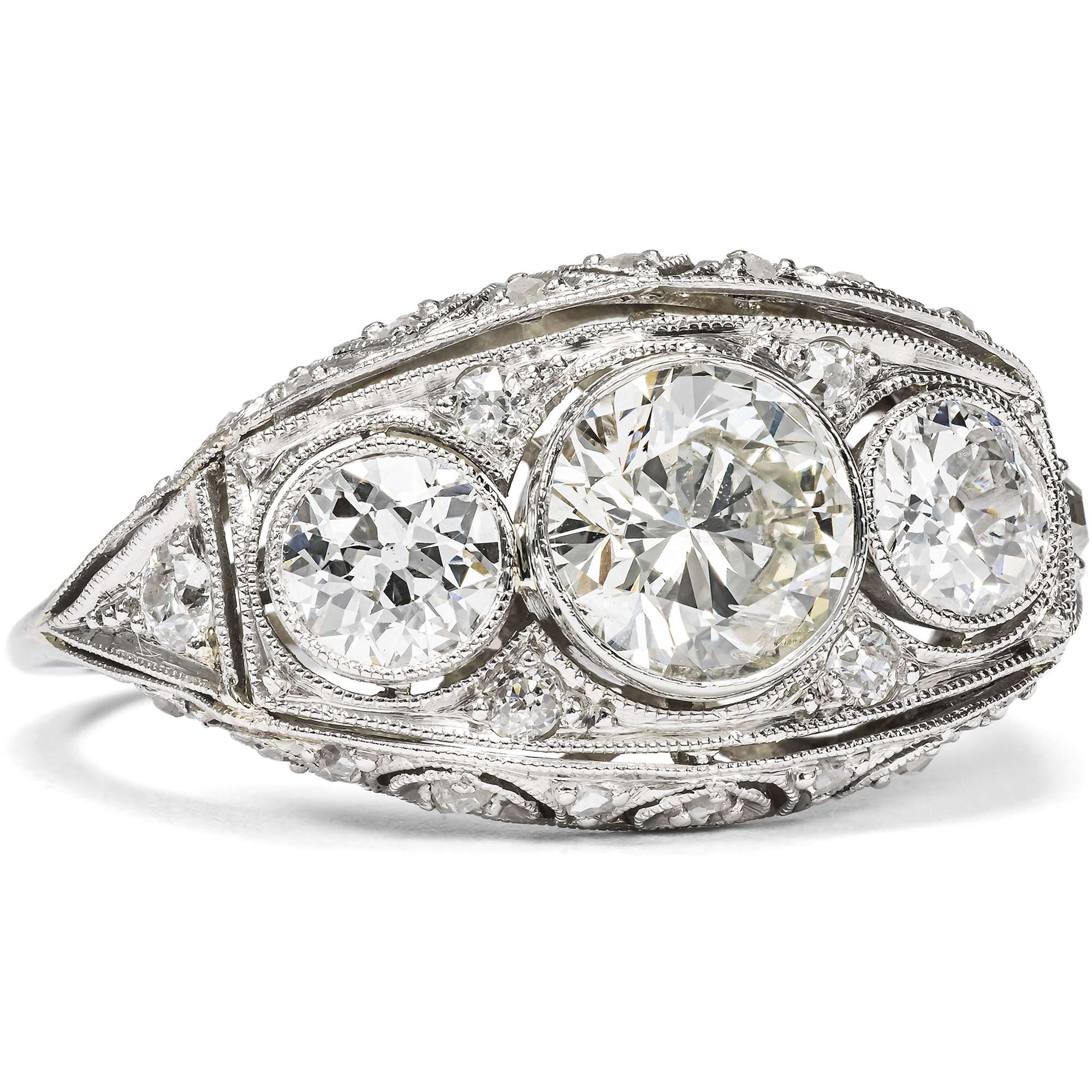 627140-hofer-antikschmuck-Hochwertiger-Boat-Ring-aus-Platin-mit-Diamanten-Deutschland-um-1925-Horizont-aus-Licht