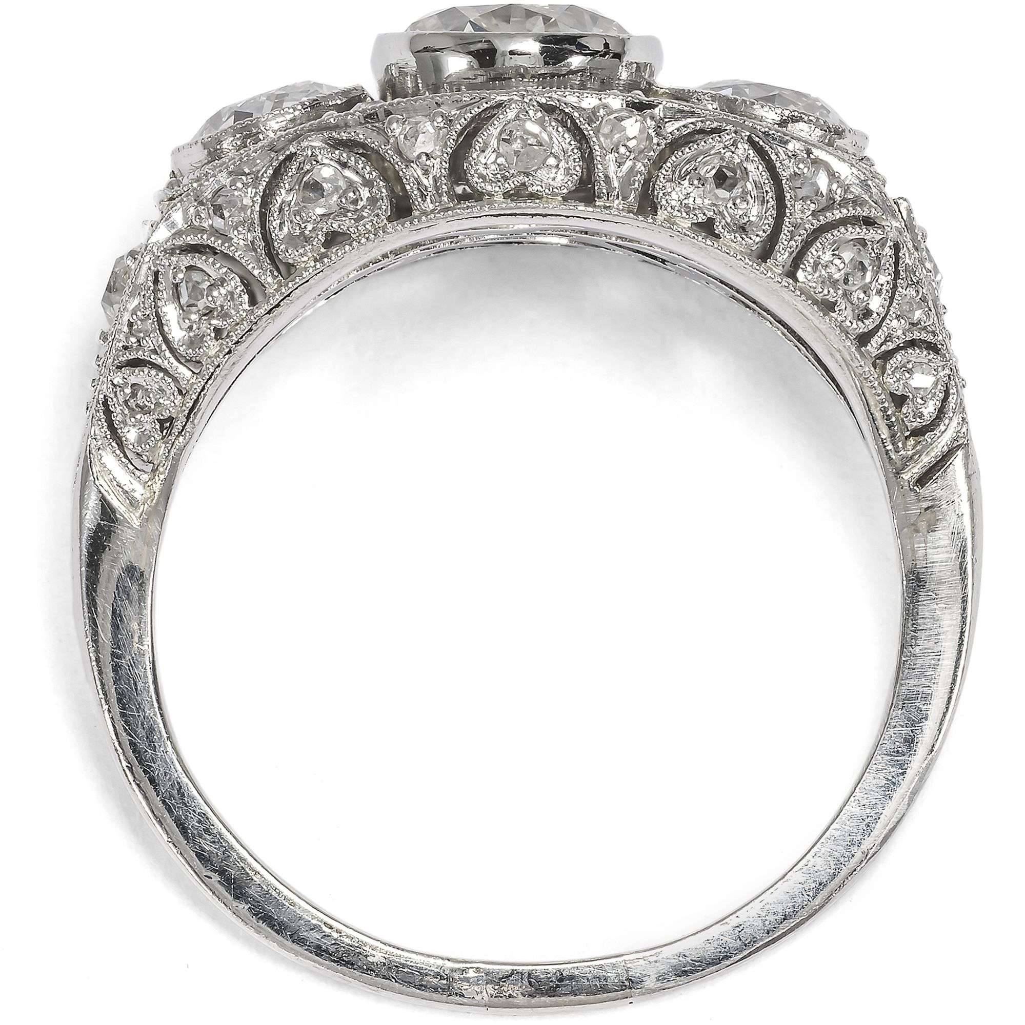 627140-hofer-antikschmuck-Hochwertiger-Boat-Ring-aus-Platin-mit-Diamanten-Deutschland-um-1925-Horizont-aus-Licht_2