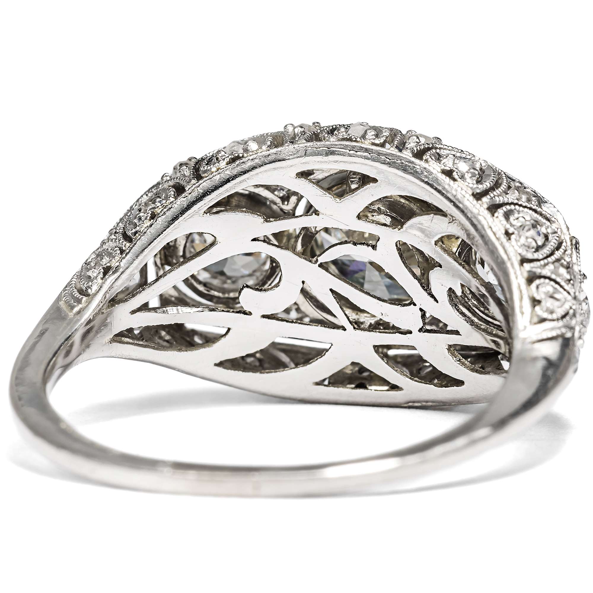 627140-hofer-antikschmuck-Hochwertiger-Boat-Ring-aus-Platin-mit-Diamanten-Deutschland-um-1925-Horizont-aus-Licht_5