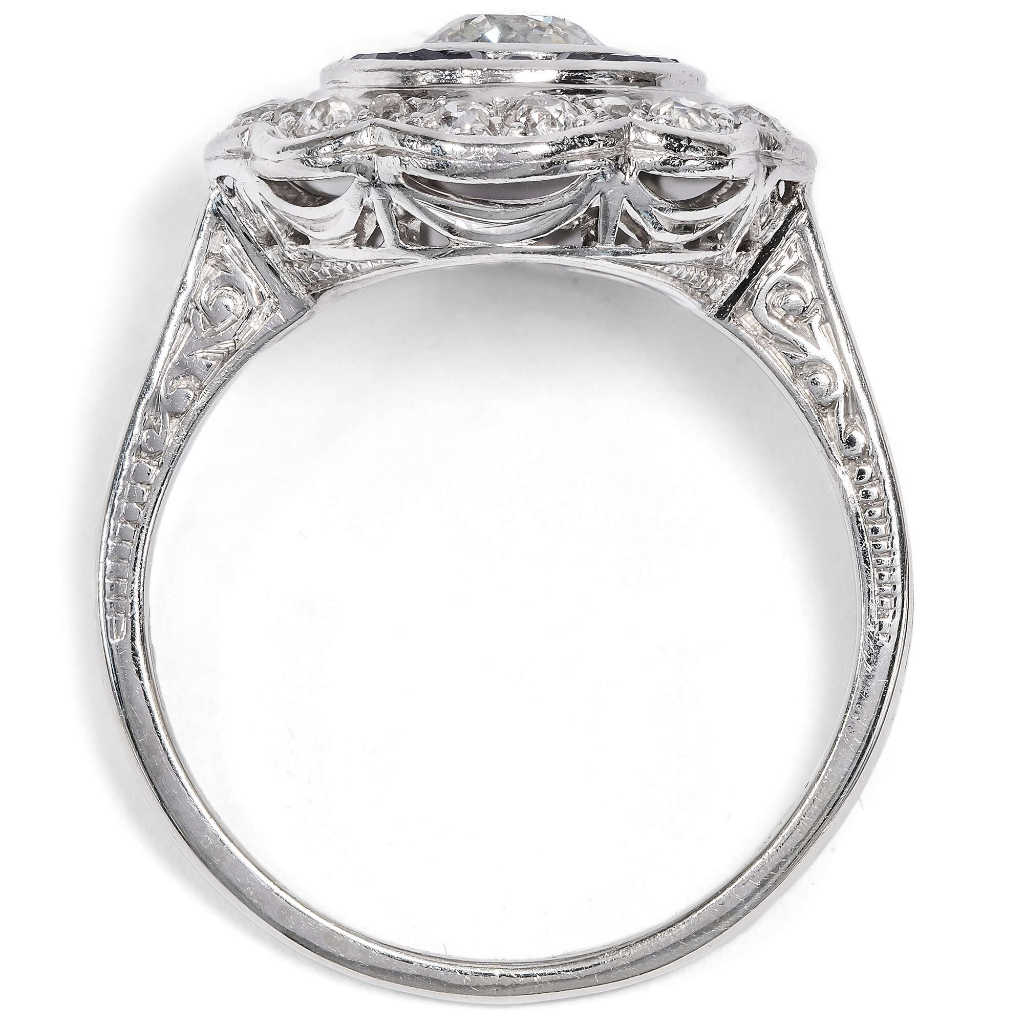 627205-hofer-antikschmuck-Antiker-Target-Ring-mit-Diamanten-und-Saphiren-wohl-USA-um-1930-Zielpunkt-Schoenheit_2