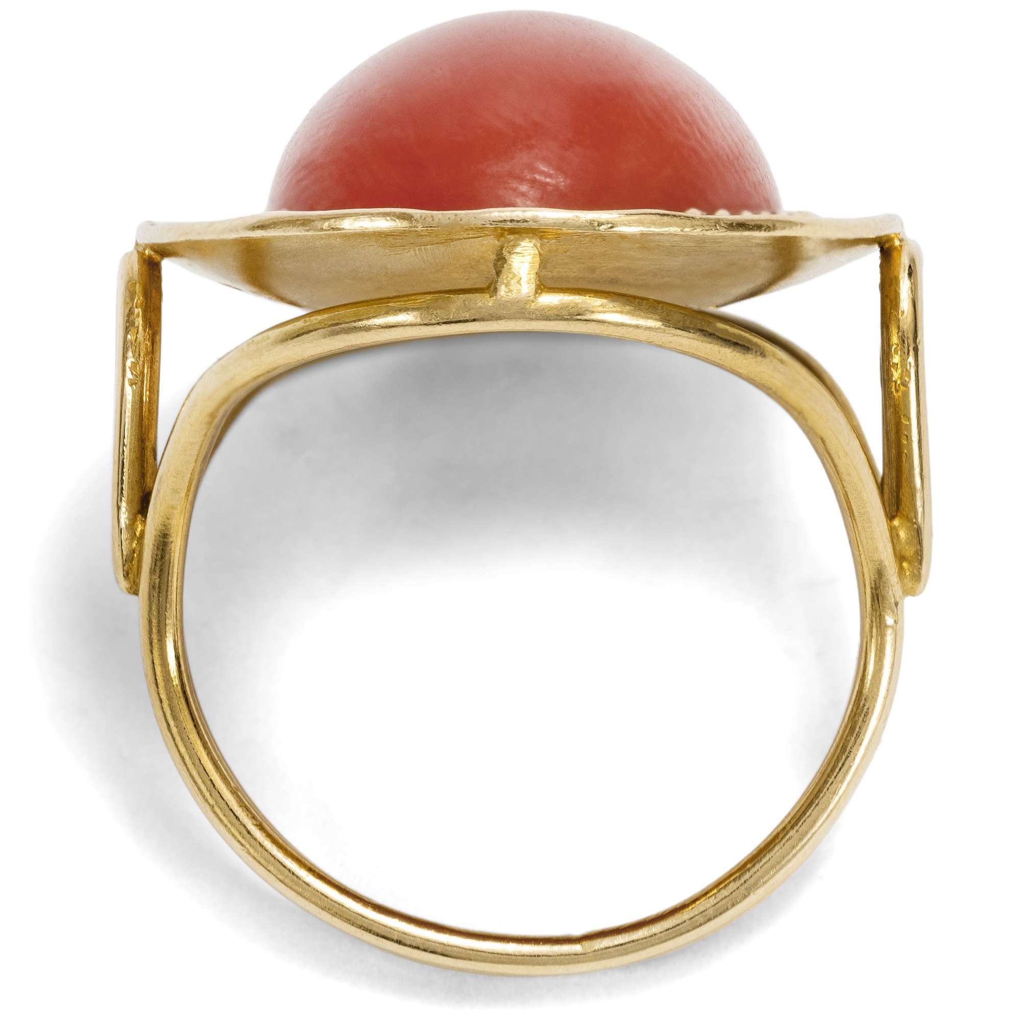 627273-hofer-antikschmuck-Auffallender-Ring-aus-Gold-mit-grosser-Mittelmeerkoralle-Italien-um-1965-Bella-Figura_1