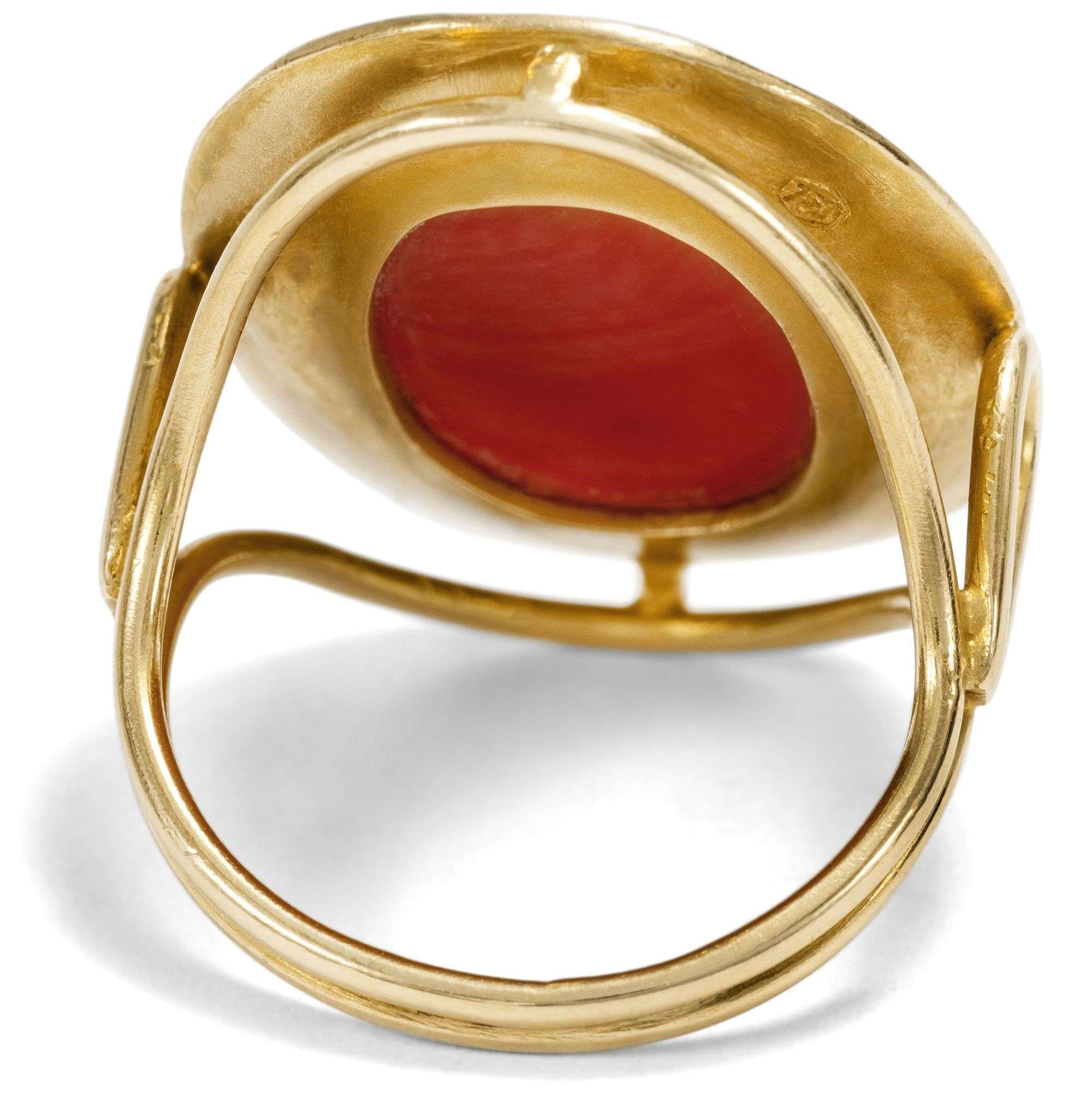627273-hofer-antikschmuck-Auffallender-Ring-aus-Gold-mit-grosser-Mittelmeerkoralle-Italien-um-1965-Bella-Figura_2