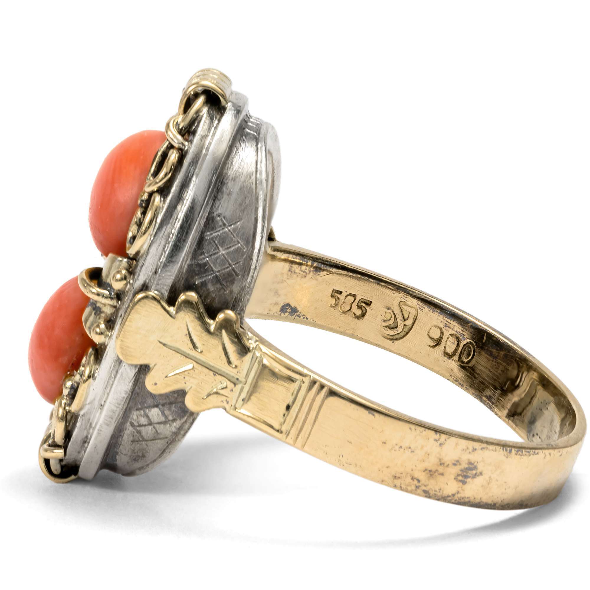 627296-hofer-antikschmuck-Ungewoehnlicher-Ring-aus-Gold-und-Silber-mit-italienischen-Korallen-Deutschland-um-1935-Deutscher-Wald-trifft-Tyrrhenisches-Meer_1