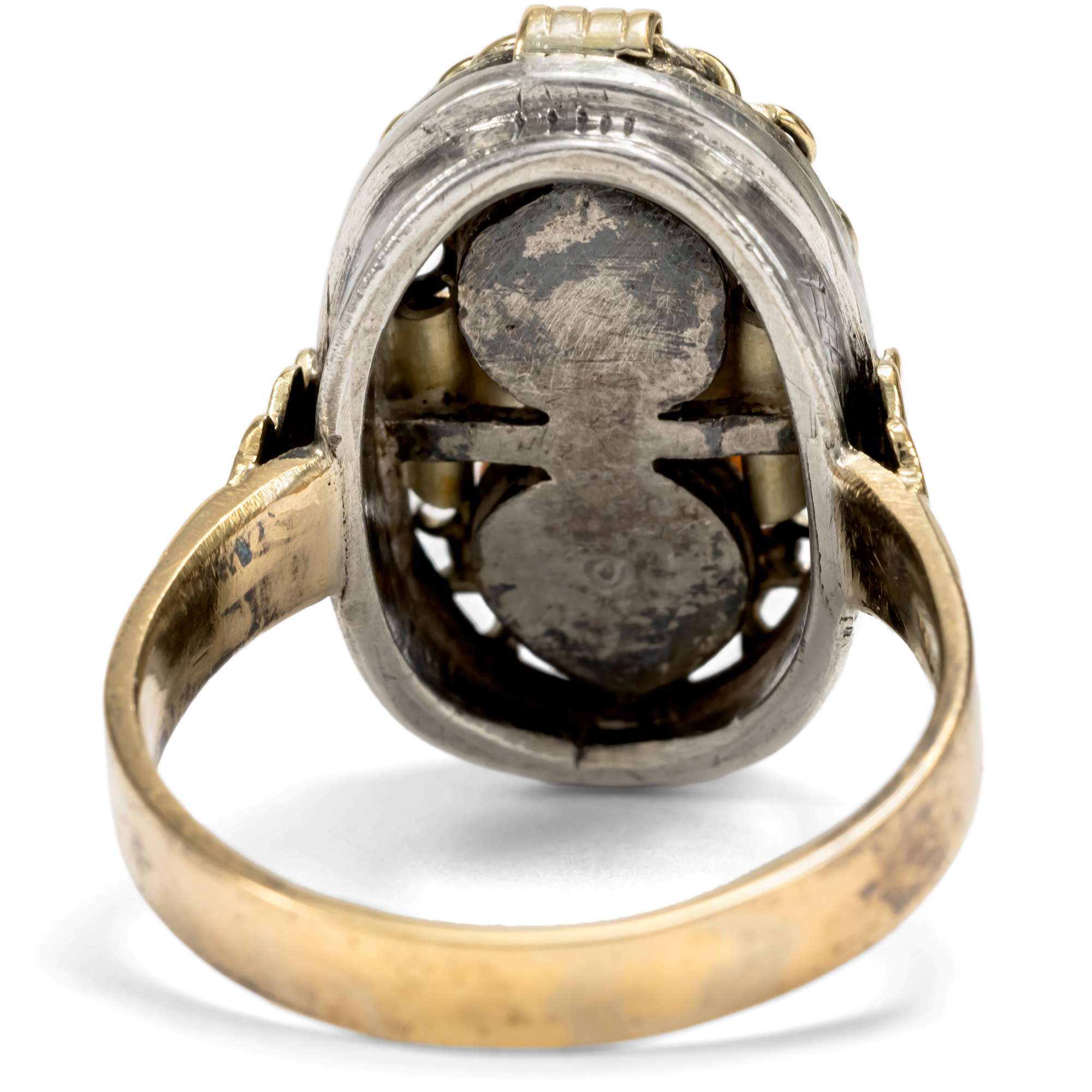627296-hofer-antikschmuck-Ungewoehnlicher-Ring-aus-Gold-und-Silber-mit-italienischen-Korallen-Deutschland-um-1935-Deutscher-Wald-trifft-Tyrrhenisches-Meer_4