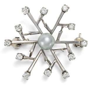 627311-hofer-antikschmuck-Feine-vintage-Brosche-aus-Weissgold-mit-Perle-und-Brillanten-um-1965-O-sont-les-neiges-d-antan