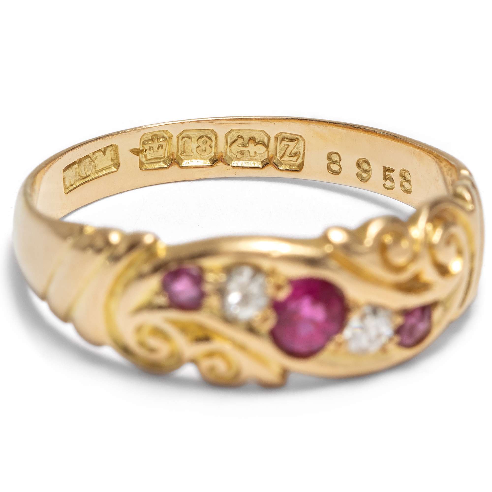 627339-hofer-antikschmuck-Eleganter-Goldring-mit-Rubinen-und-Diamanten-England-datiert-1899-Victorian-Vibes_2