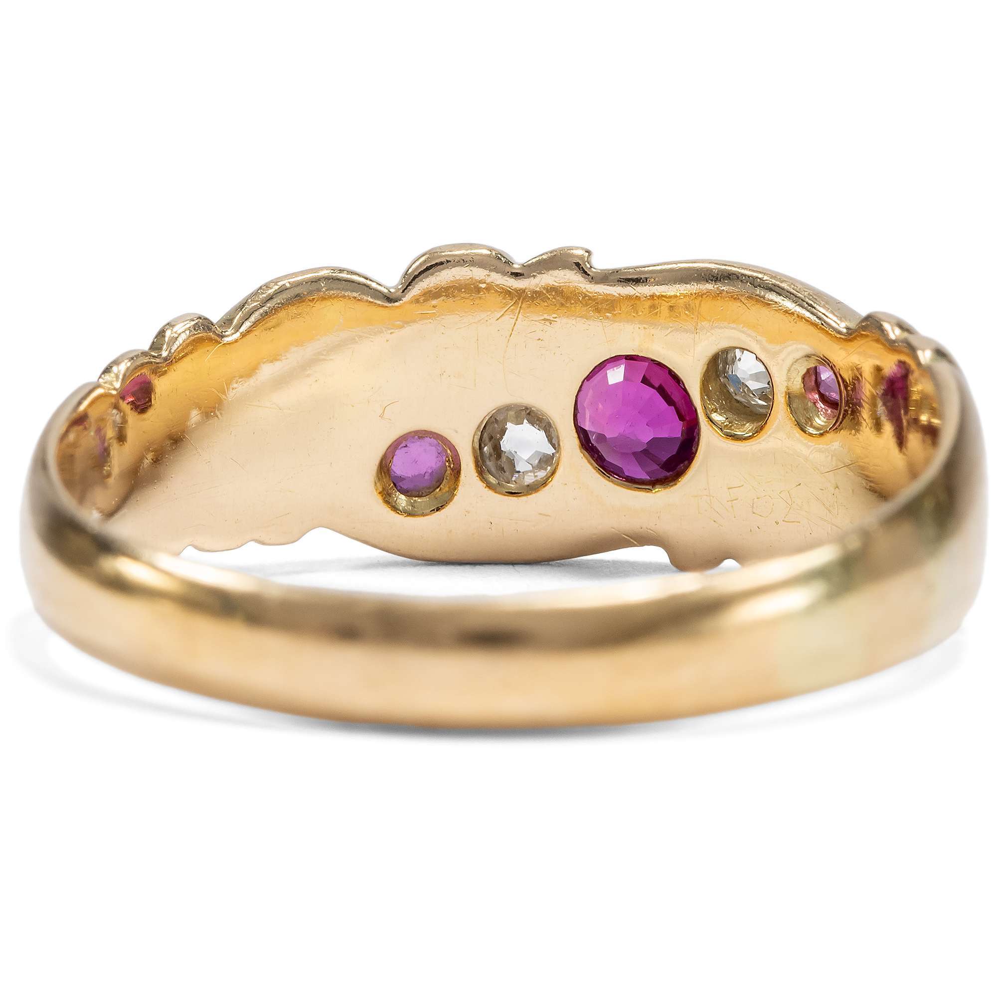 627339-hofer-antikschmuck-Eleganter-Goldring-mit-Rubinen-und-Diamanten-England-datiert-1899-Victorian-Vibes_6