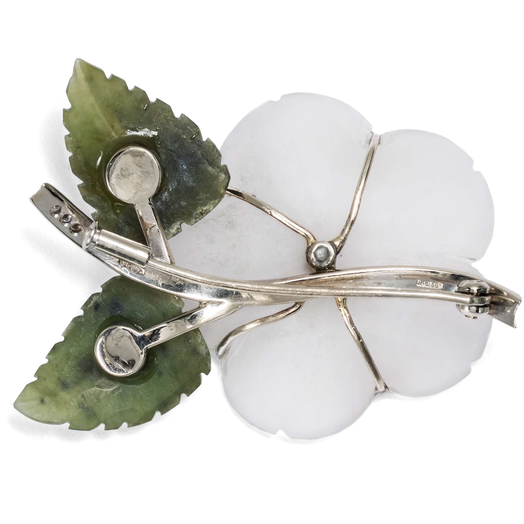 627397-hofer-antikschmuck-Florale-Brosche-aus-Bergkristall-und-Diamanten-in-Weissgold-Wien-um-1965-Blume-die-nicht-welkt_3