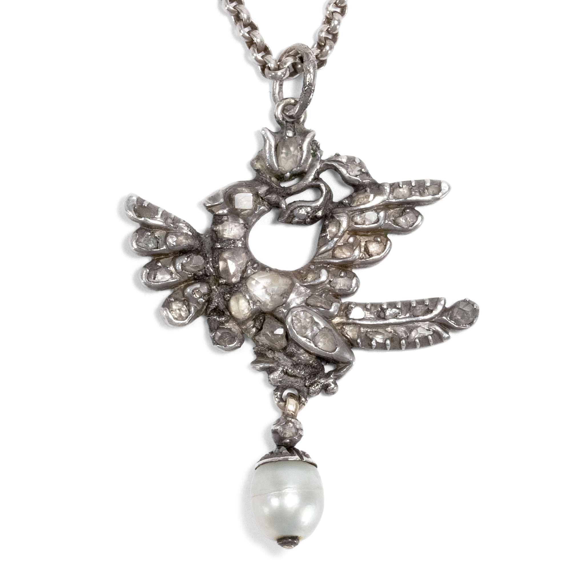 627786-hofer-antikschmuck-Ungewoehnlicher-Anhaenger-mit-Diamantrosen-und-Perle-2-Haelfte-19-Jh-Mysterioeser-Begleiter